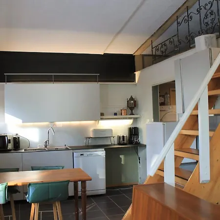Appartement Village House Karkola